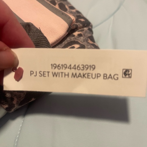 New Secret Treasures 3 Gray Piece Pajama Set with Cosmetic Bag. Size XL (16-18) - Picture 5 of 6